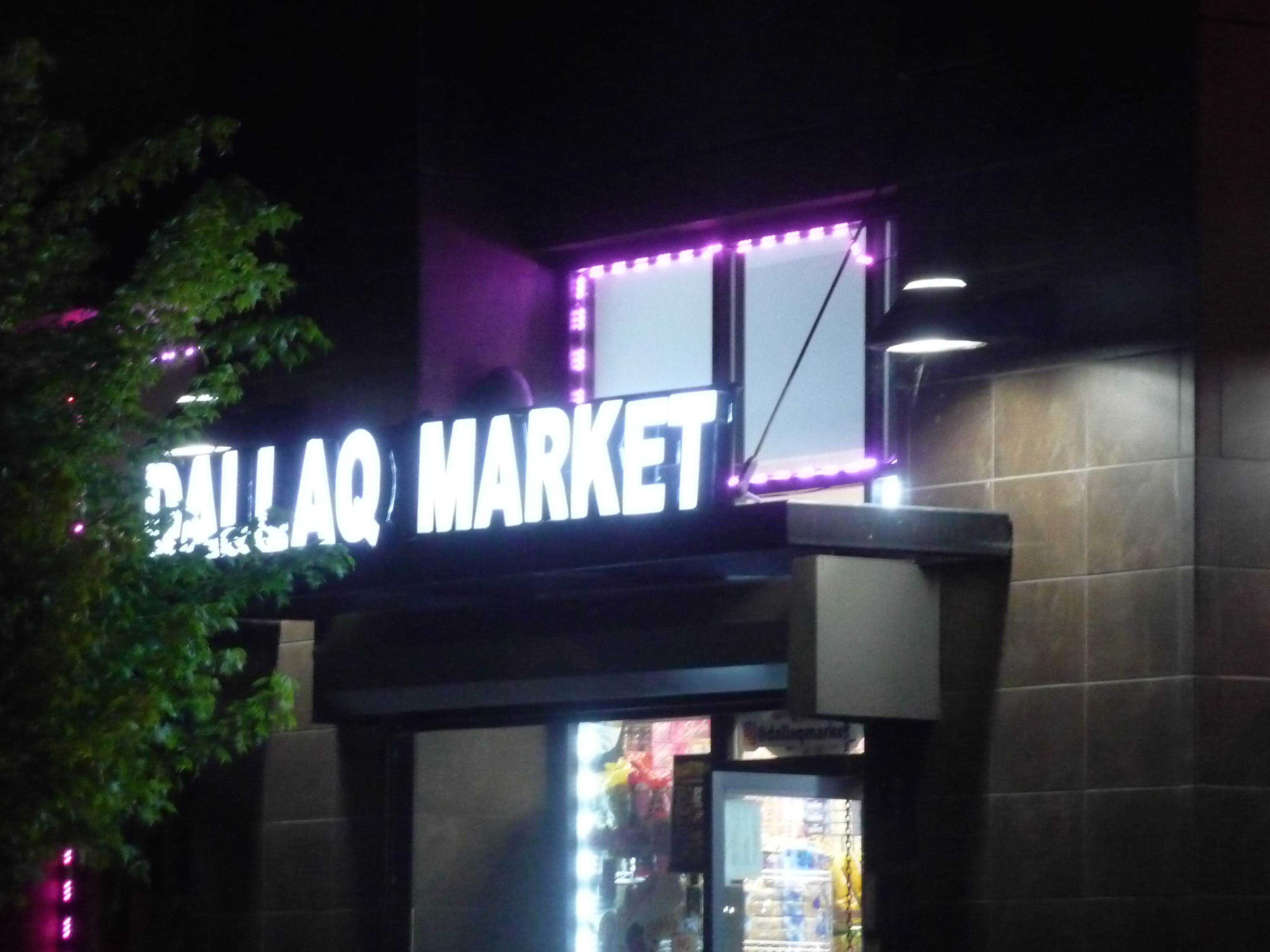Dallaq Market at night